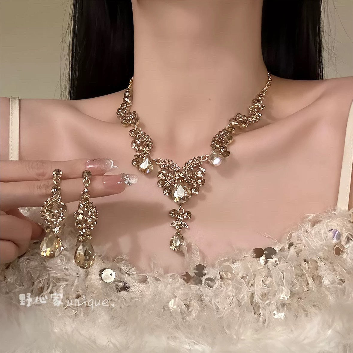 Women's Ear Light Luxury Minority Palace Style Clavicle Chain Vintage Court Jewelry Set