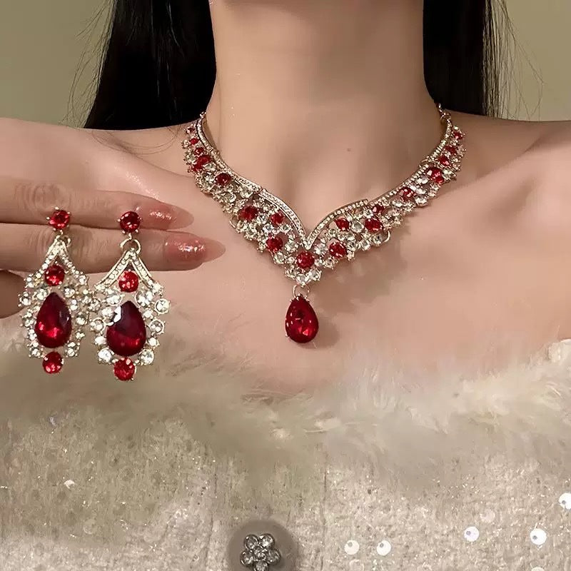 Women's Ear Light Luxury Minority Palace Style Clavicle Chain Vintage Court Jewelry Set
