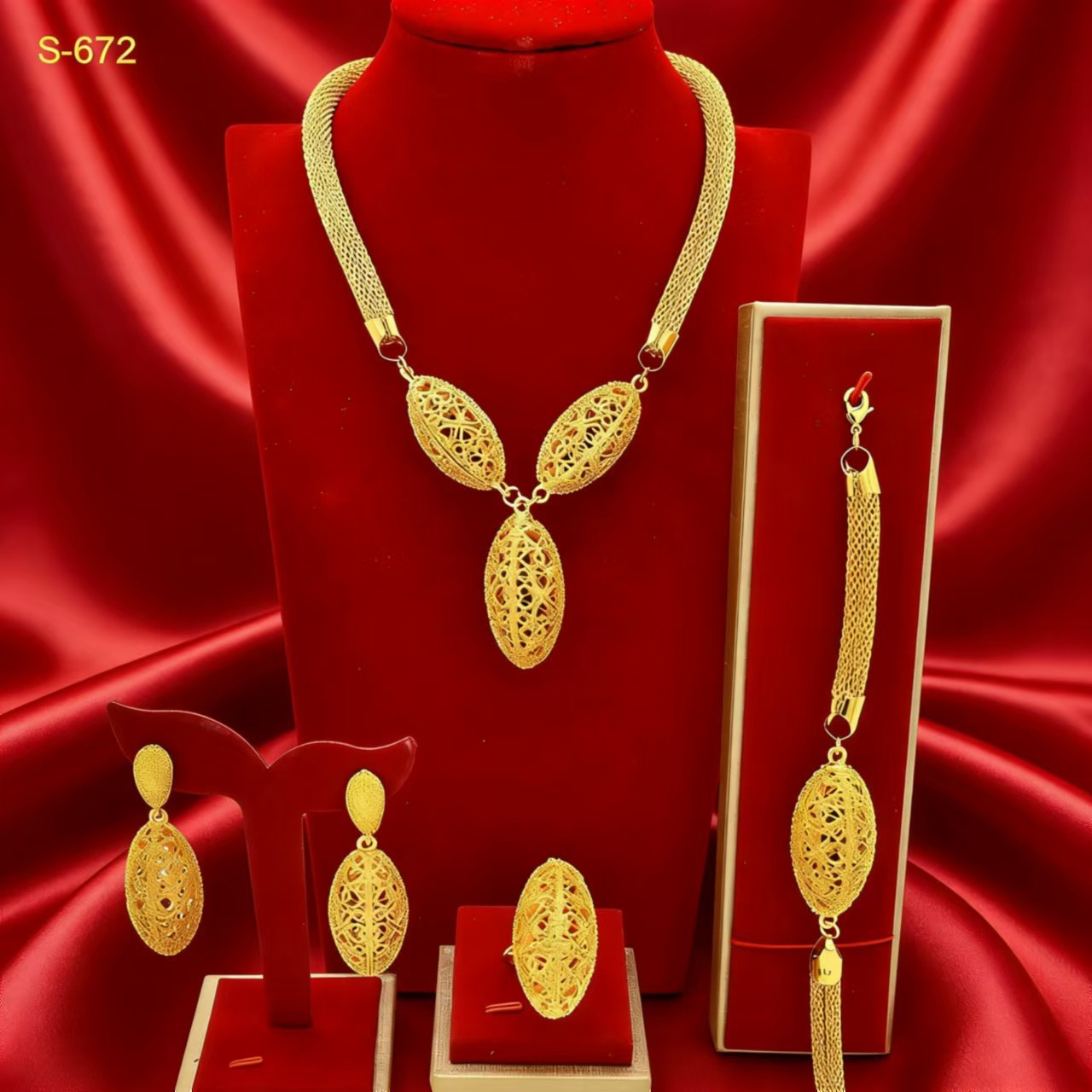 Women's Gold-plated Water Drop Banquet Wedding Imitation Jewelry Set