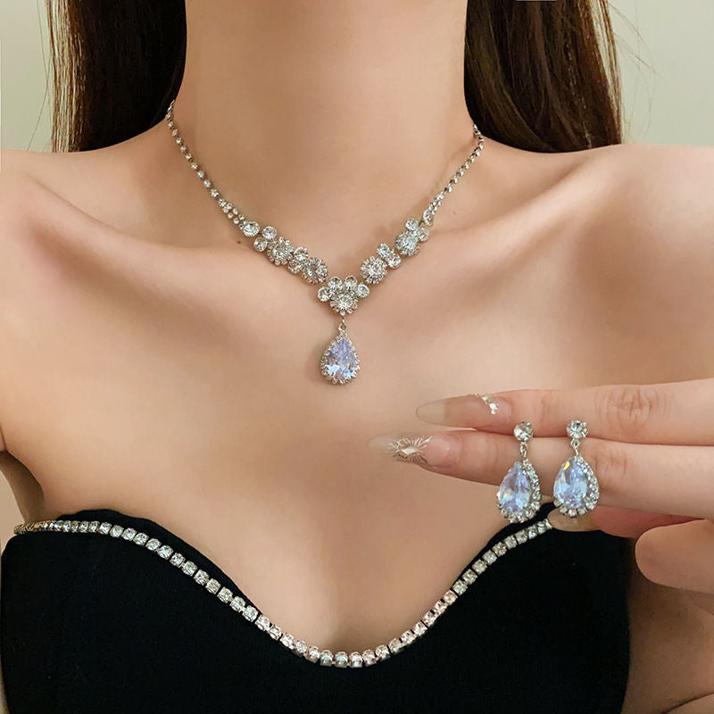 Women's Ear Light Luxury Minority Palace Style Clavicle Chain Vintage Court Jewelry Set
