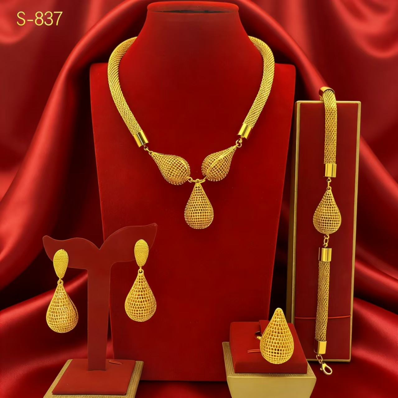 Women's Gold-plated Water Drop Banquet Wedding Imitation Jewelry Set