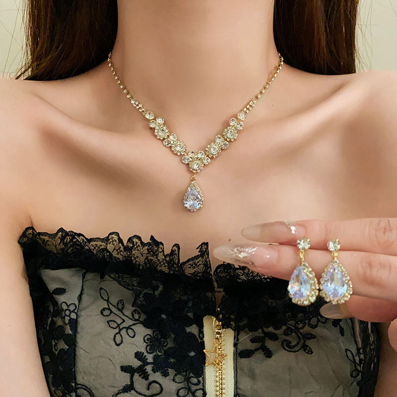 Women's Ear Light Luxury Minority Palace Style Clavicle Chain Vintage Court Jewelry Set