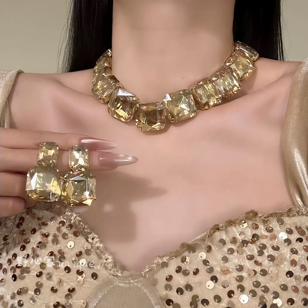 Women's Ear Light Luxury Minority Palace Style Clavicle Chain Vintage Court Jewelry Set