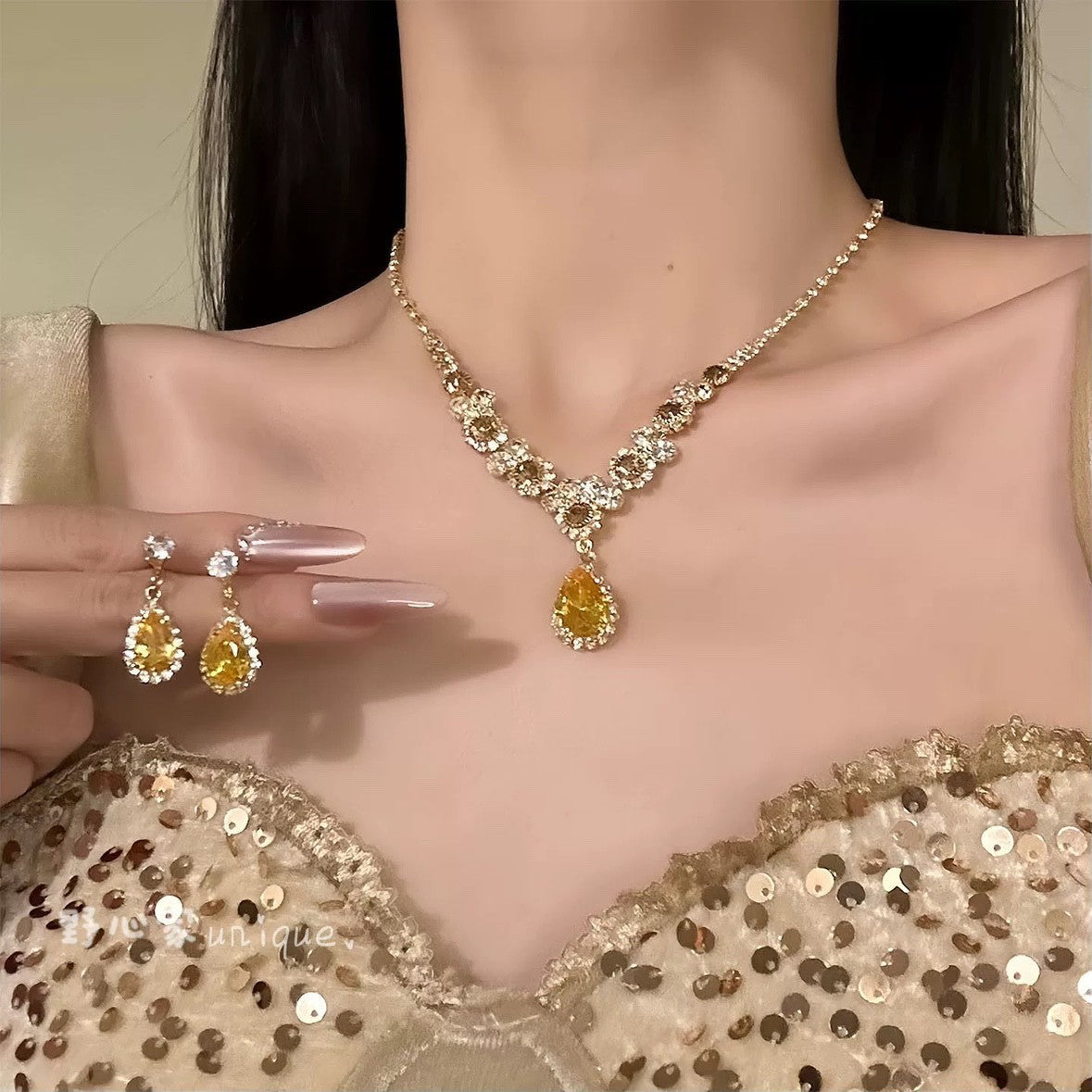 Women's Ear Light Luxury Minority Palace Style Clavicle Chain Vintage Court Jewelry Set