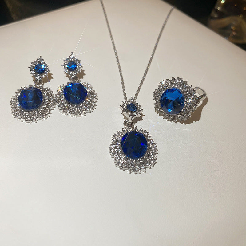 Women's Ear Light Luxury Minority Palace Style Clavicle Chain Vintage Court Jewelry Set